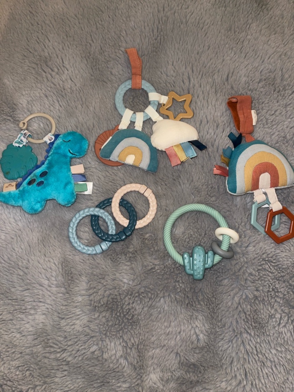 Itsy Ritzy Baby toy Lot Dinosaurio Rainbow Teethers Cactus